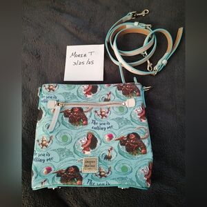 2021 Dooney and Bourke Moana crossbody EUC